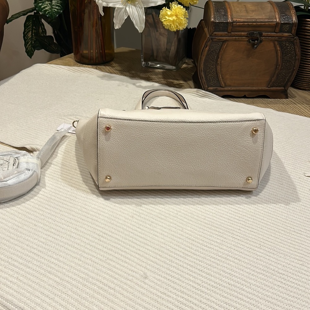 Coach Kleo Carryall
Handbag Laptop Gold/Chalk Leather - Picture 11 of 14